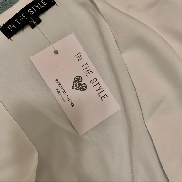 nwt ASOS Plunge Front Button Detail Top with Peplum Hem in Ivory size US 2 Small - Picture 10 of 10